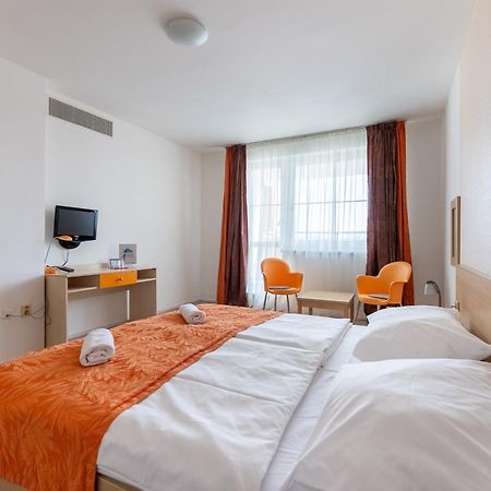 Hotel And Park Divoka Voda Bratislava Extérieur photo