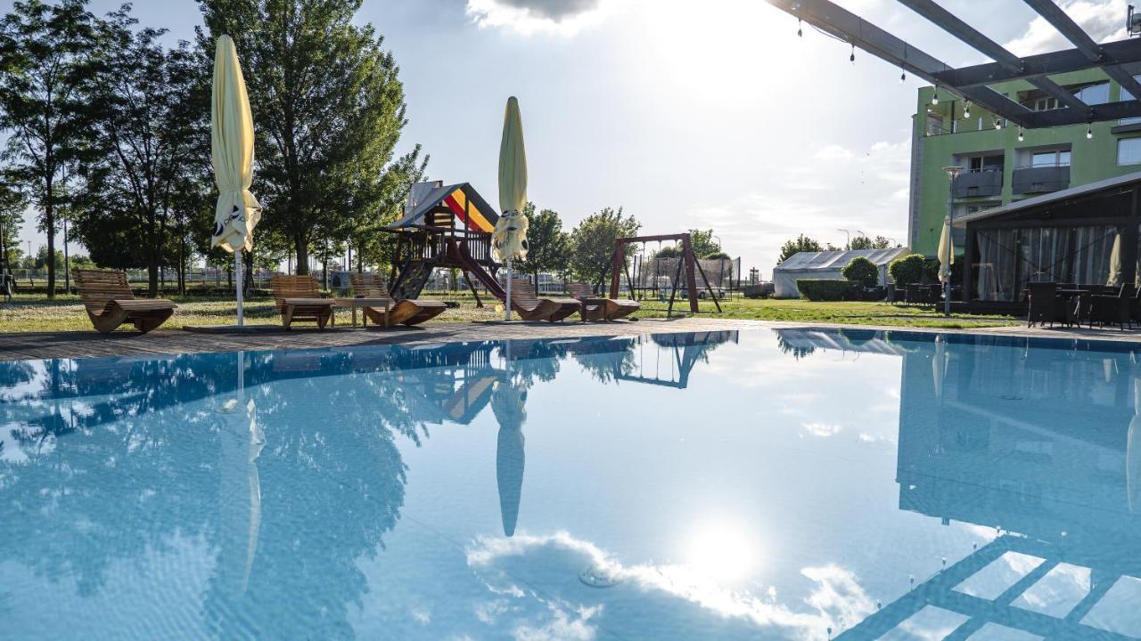 Hotel And Park Divoka Voda Bratislava Extérieur photo