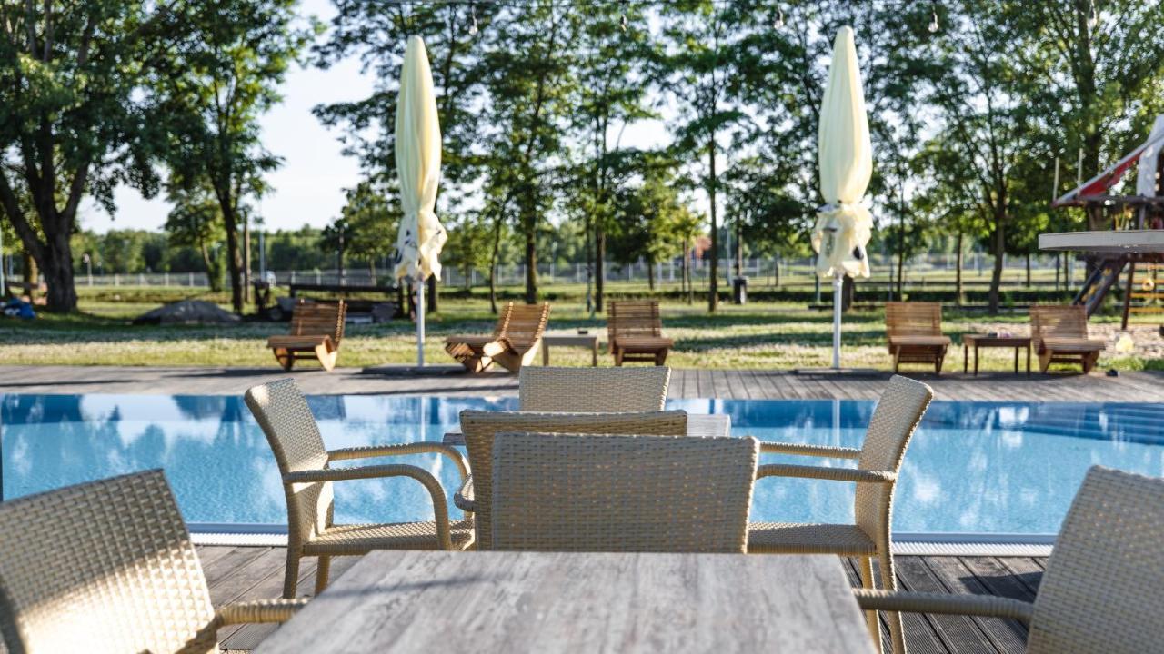 Hotel And Park Divoka Voda Bratislava Extérieur photo