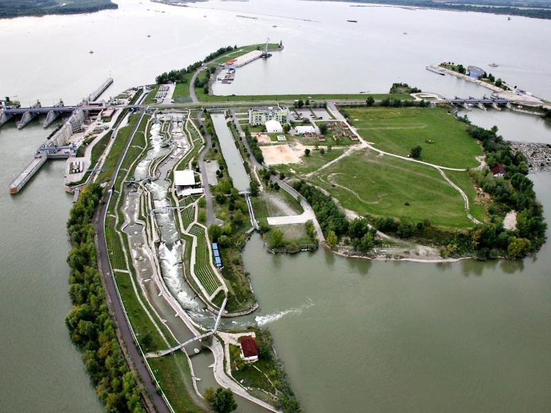Hotel And Park Divoka Voda Bratislava Extérieur photo