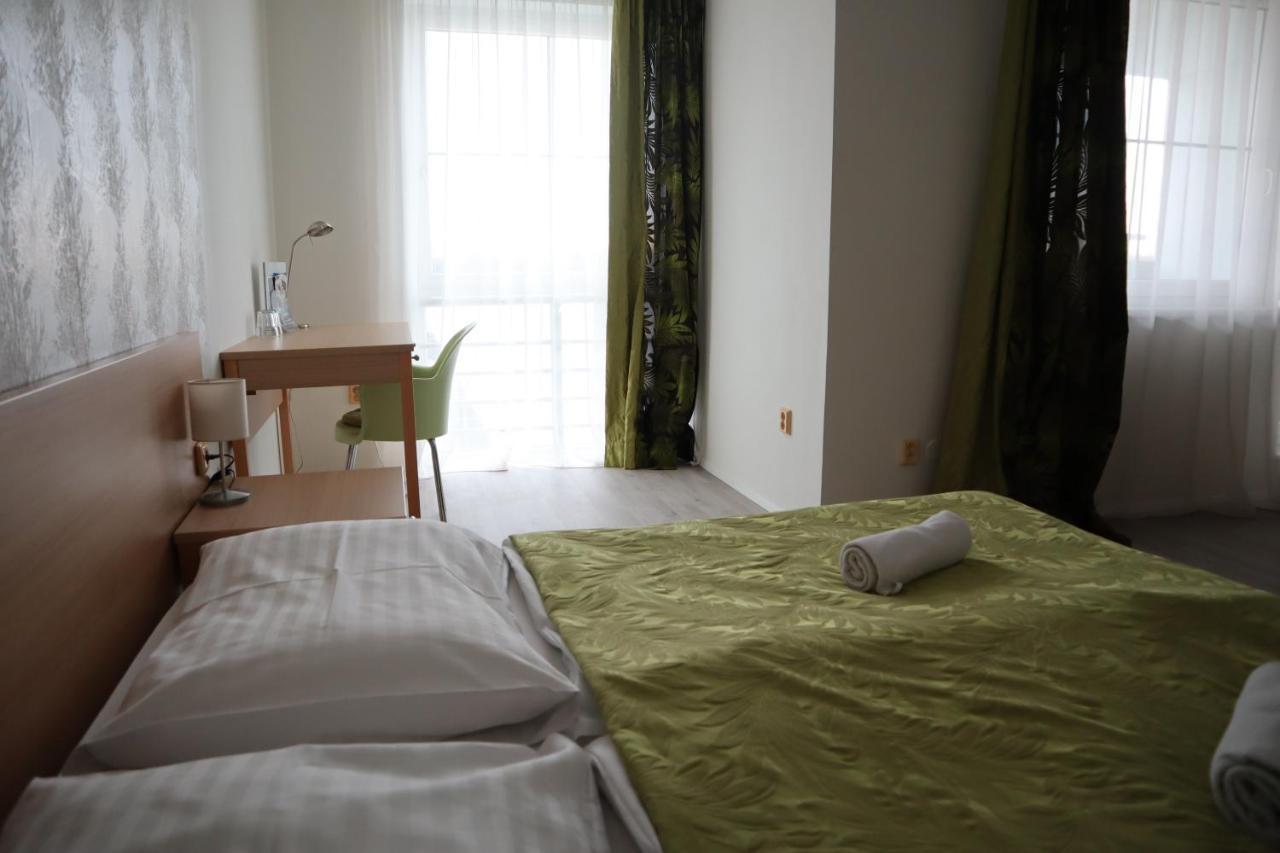 Hotel And Park Divoka Voda Bratislava Extérieur photo