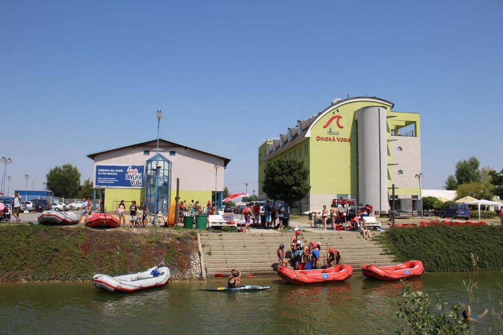 Hotel And Park Divoka Voda Bratislava Extérieur photo