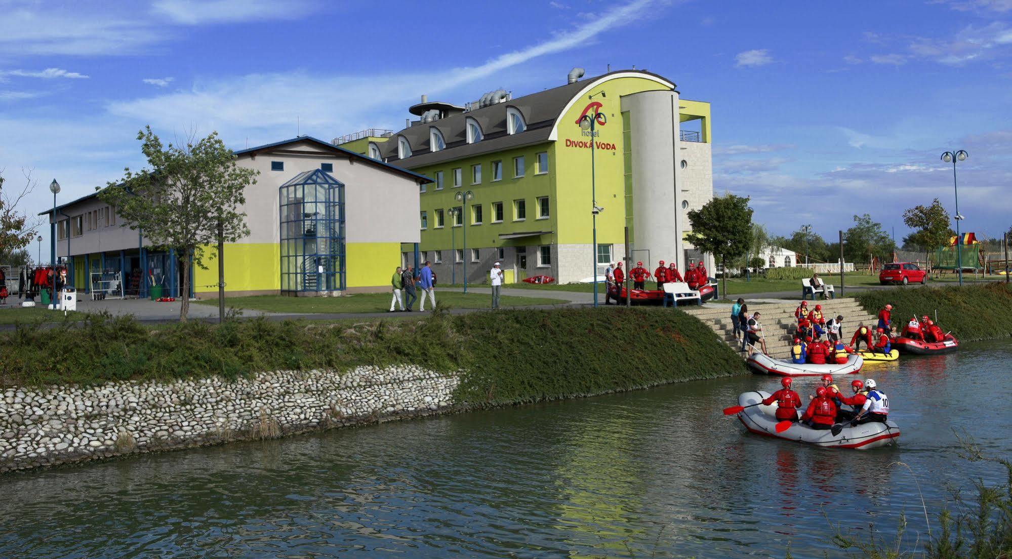 Hotel And Park Divoka Voda Bratislava Extérieur photo